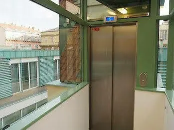 Harrachovsky Palace דירה *