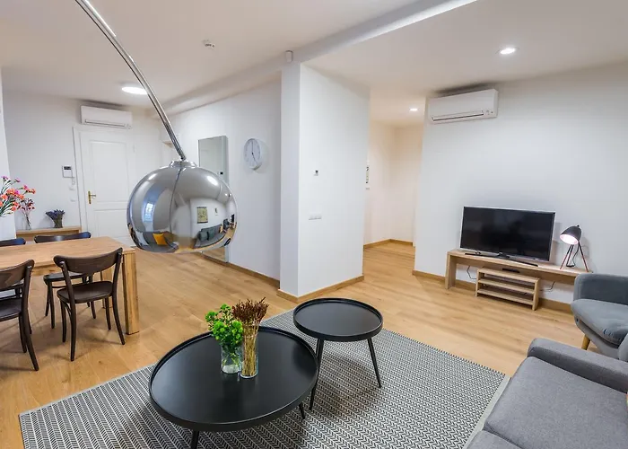 哈拉霍夫斯基宫公寓式酒店 公寓 *