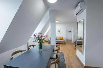 哈拉霍夫斯基宫公寓式酒店 公寓 布拉格
